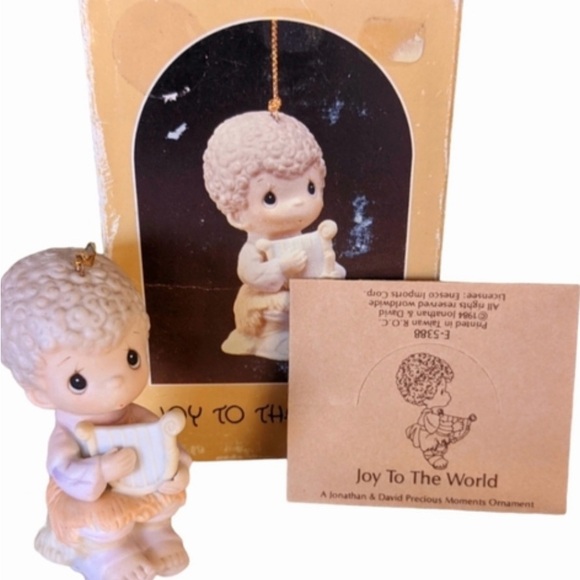 Precious Moments set of 8 Christmas ornaments. - Picture 8 of 9